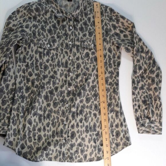 Paper Tee Shirt Women Medium Brown Cheetah Print Snap Buttons Adjustable Sleevs - Picture 7 of 10